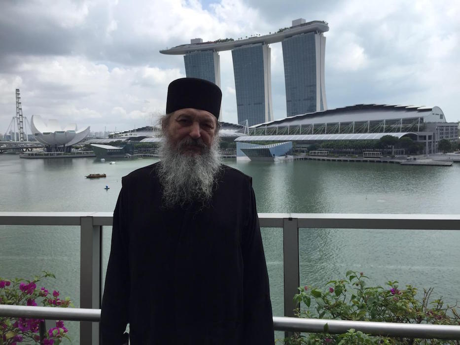 монах Афанасий в Сингапуре